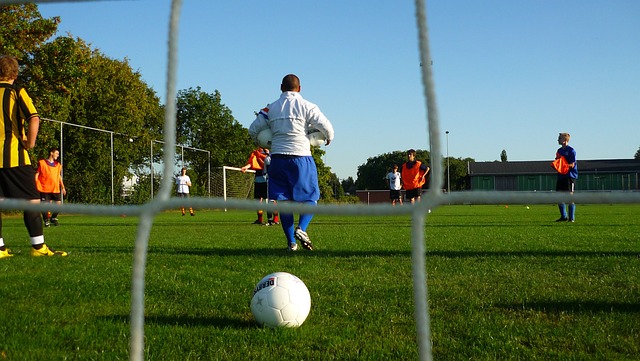 中场球员的职责是什么？